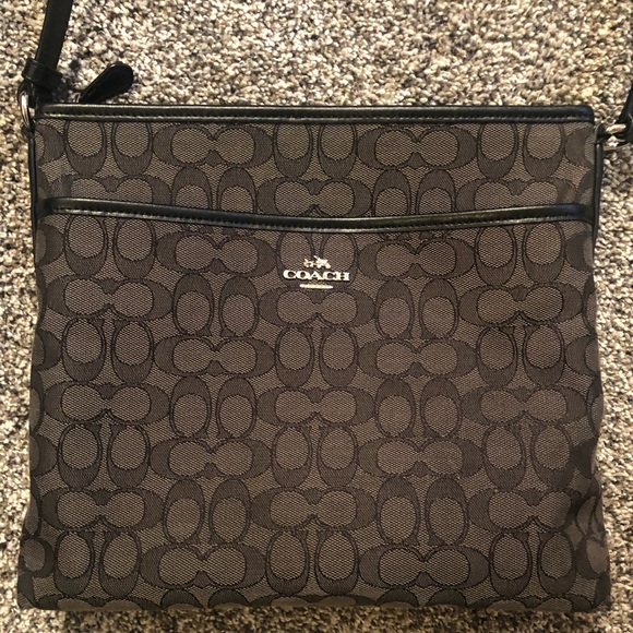 Authentic black coach crossbody - Picture 1 of 2